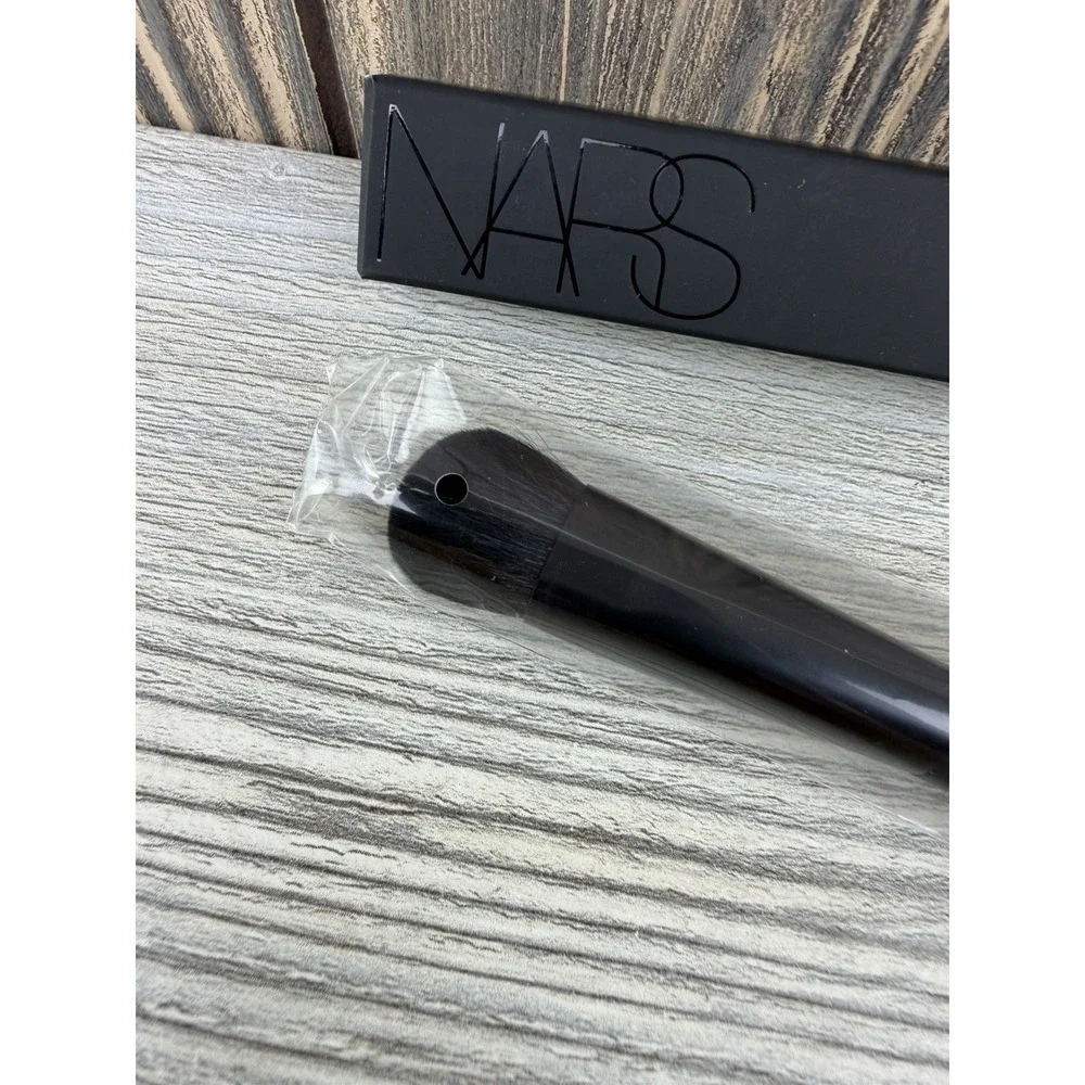 NARS #41 Diffusing Brush Professional Makeup Brush New In Box Authentic